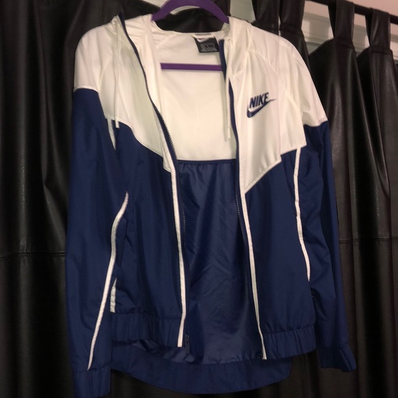 Nike Jackets & Blazers - Cute Nike windbreaker💙